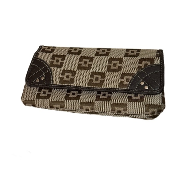 Stylish Brown and Black Patterned Clutch - Picture 1 of 2